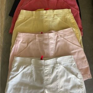5 pair of size medium spanx 5” twill shorts. Excellent condition!!